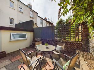 patio area - click for photo gallery
